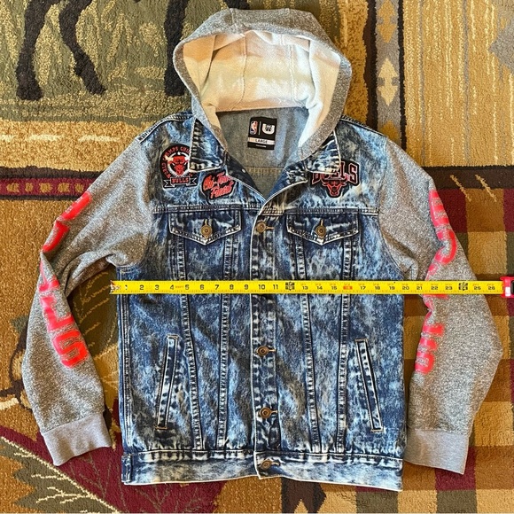 NBA Chicago Bulls Blue Jean Jacket with Patches - Picture 3 of 8